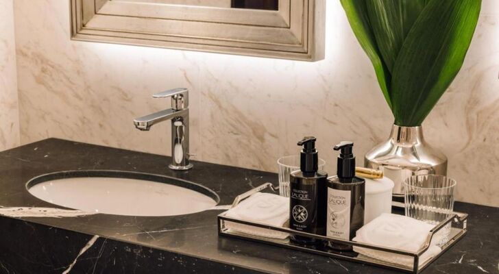 MYTHIC SANA Downtown Suites