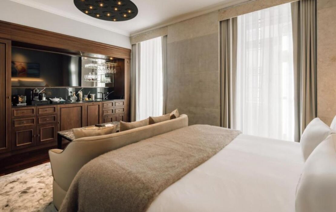 MYTHIC SANA Downtown Suites