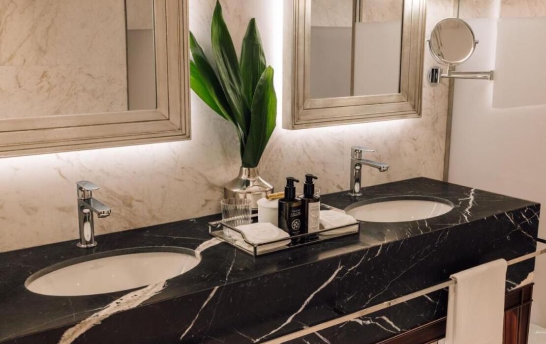 MYTHIC SANA Downtown Suites