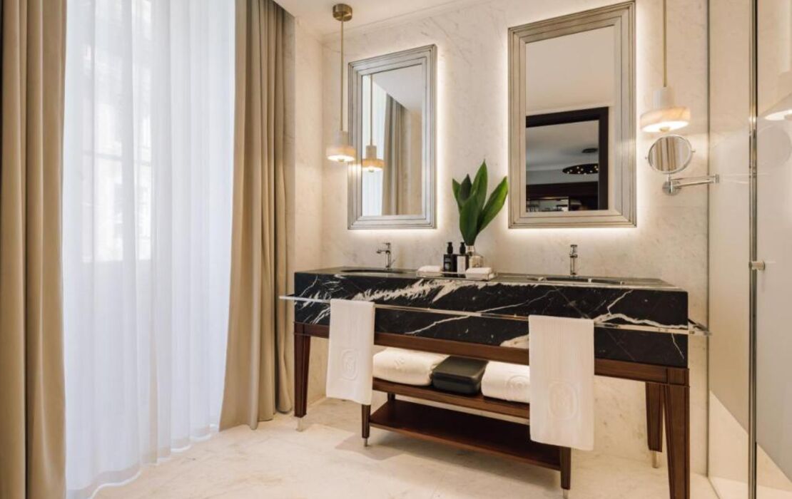 MYTHIC SANA Downtown Suites