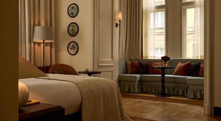 Sir Prague, part of Sircle Collection