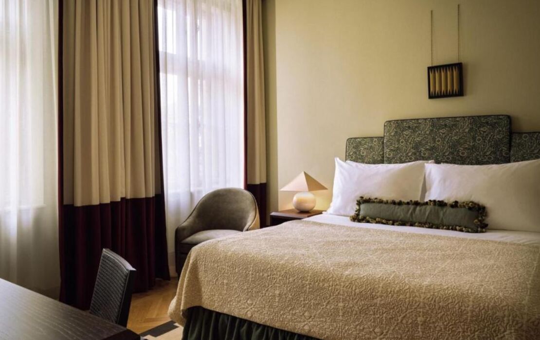 Sir Prague, part of Sircle Collection