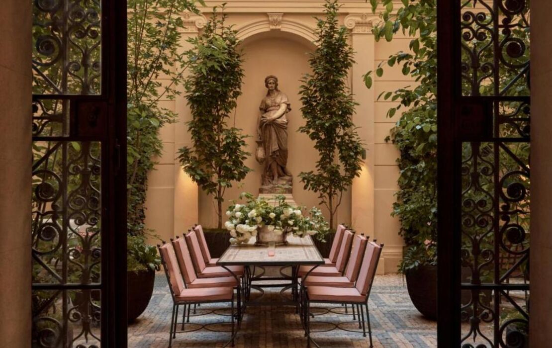 Sir Prague, part of Sircle Collection