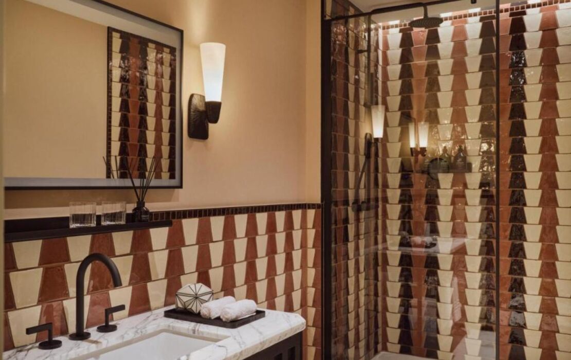 Sir Prague, part of Sircle Collection