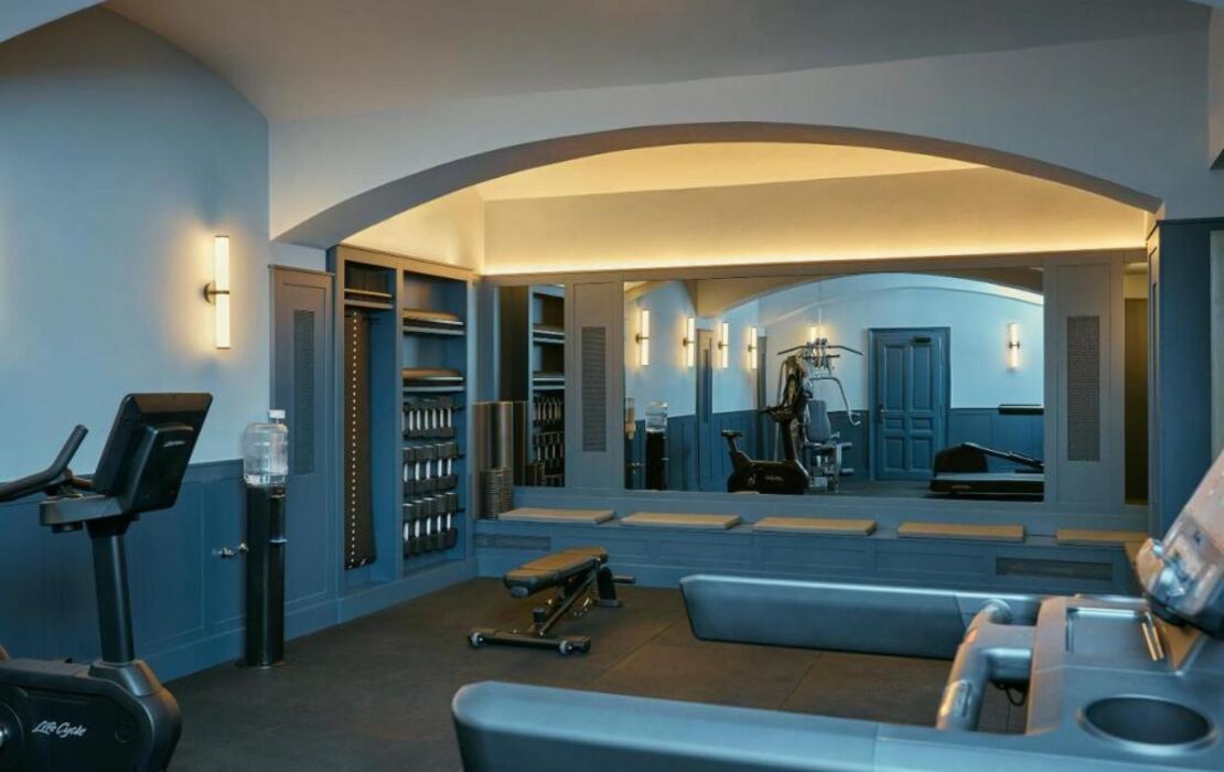 Sir Prague, part of Sircle Collection