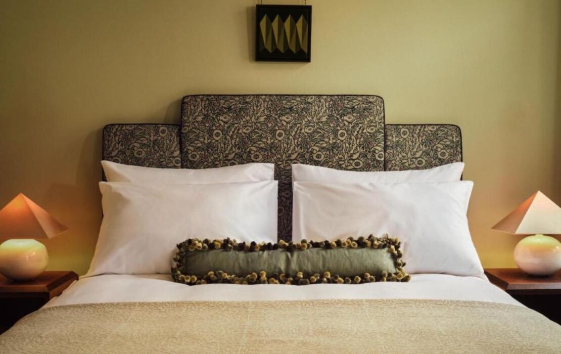 Sir Prague, part of Sircle Collection