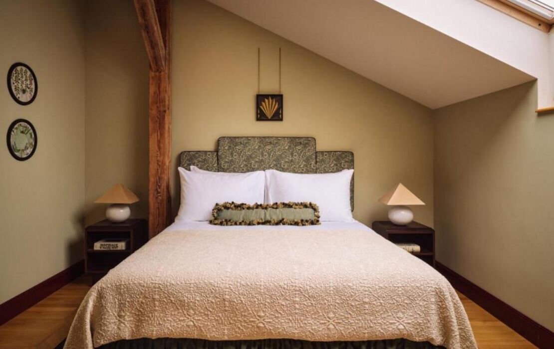 Sir Prague, part of Sircle Collection