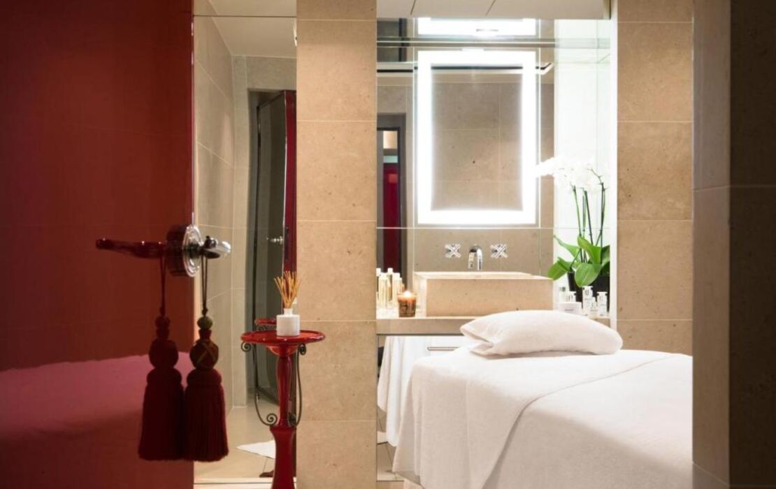 La Réserve Paris Hotel & Spa