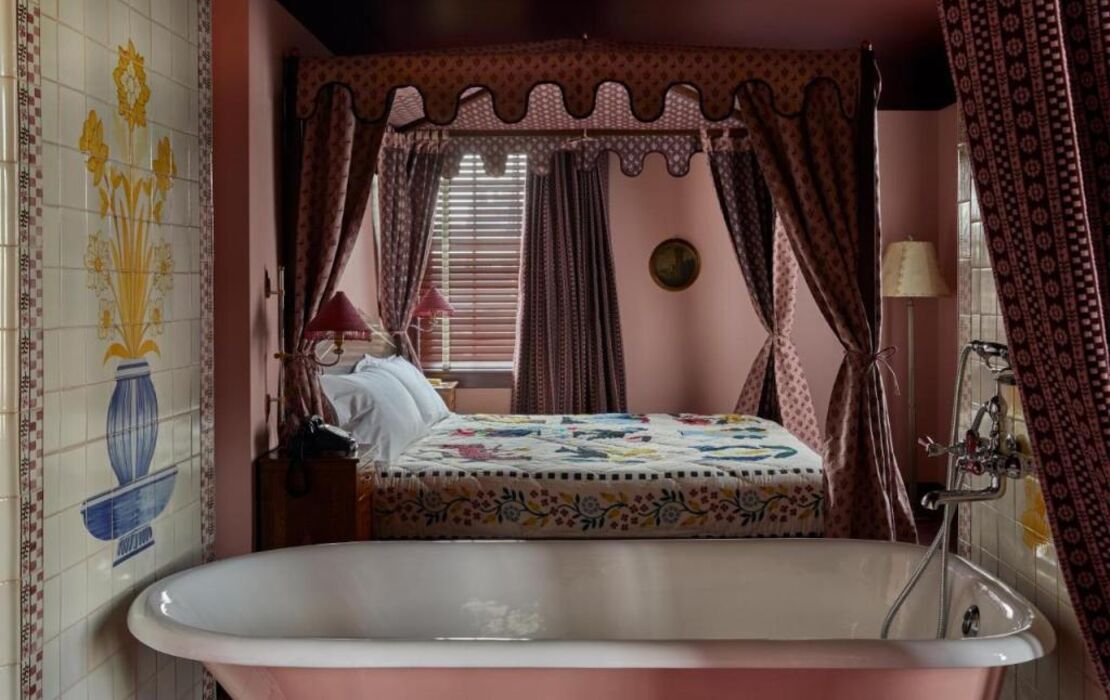 Ulysses, an Ash Hotel