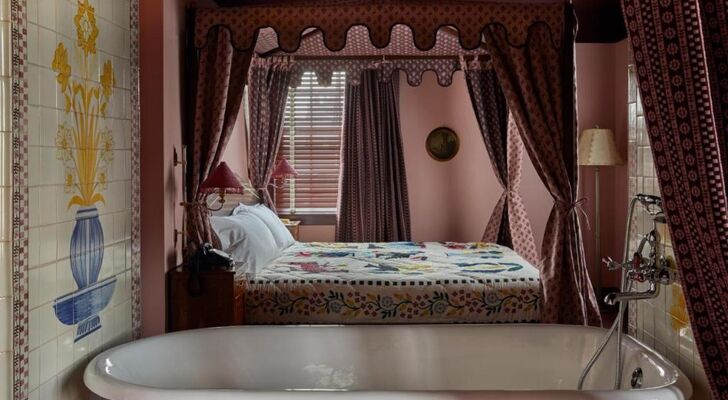 Ulysses, an Ash Hotel