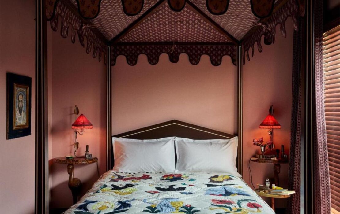 Ulysses, an Ash Hotel