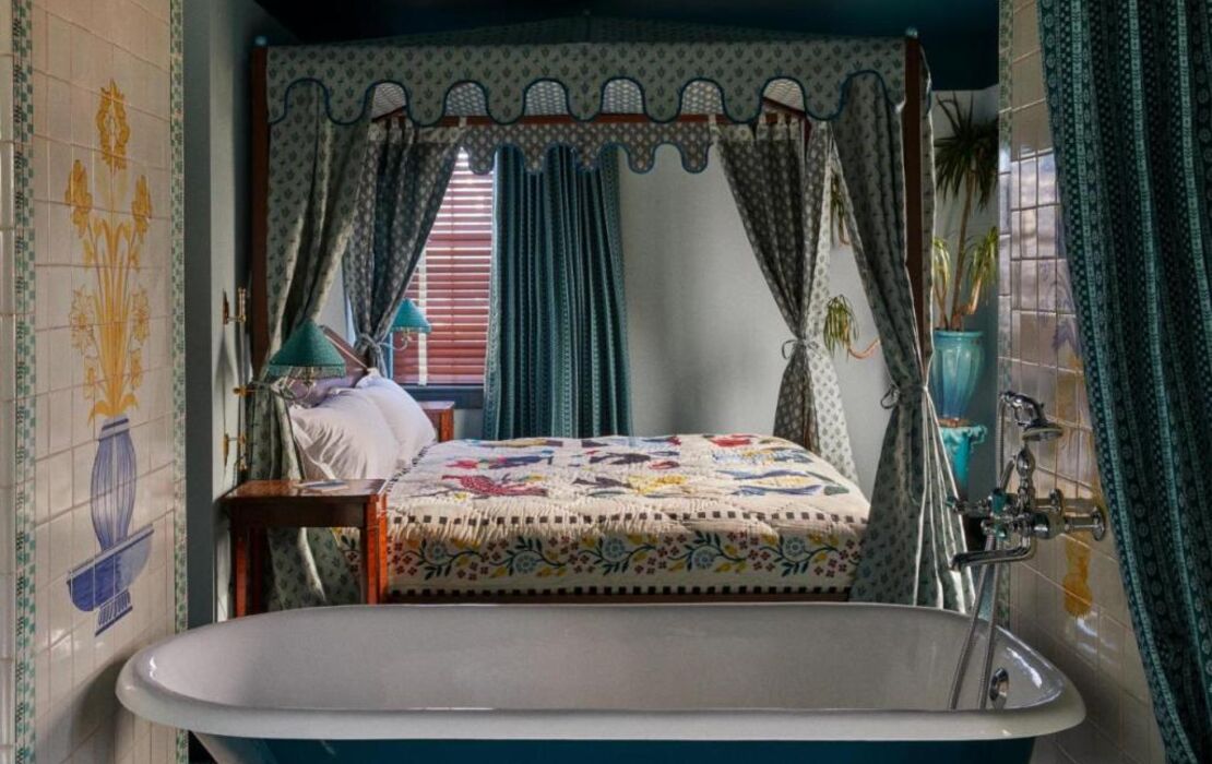 Ulysses, an Ash Hotel