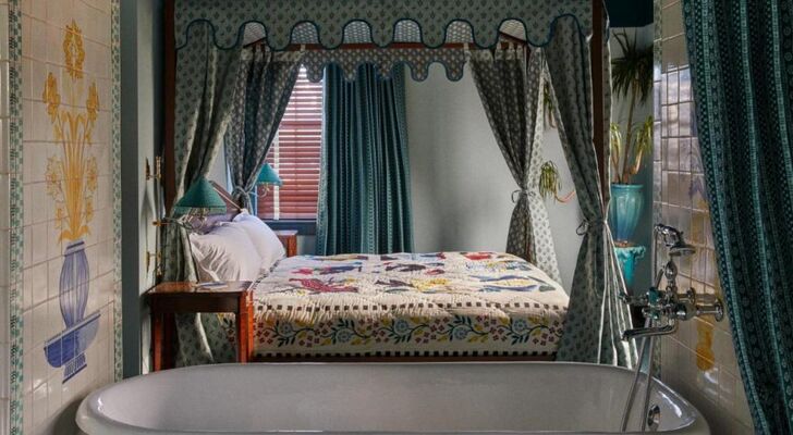 Ulysses, an Ash Hotel