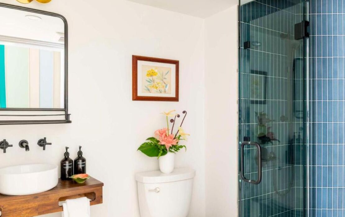 Wayfinder Waikiki - Voted Top 10 Best Hotels in Hawaii!