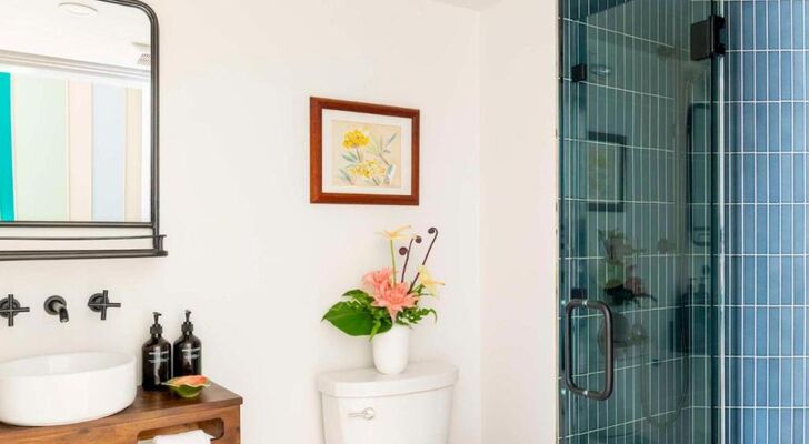 Wayfinder Waikiki - Voted Top 10 Best Hotels in Hawaii!