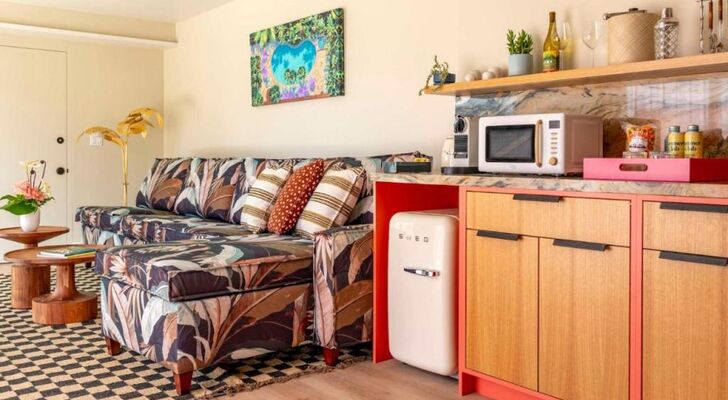 Wayfinder Waikiki - Voted Top 10 Best Hotels in Hawaii!