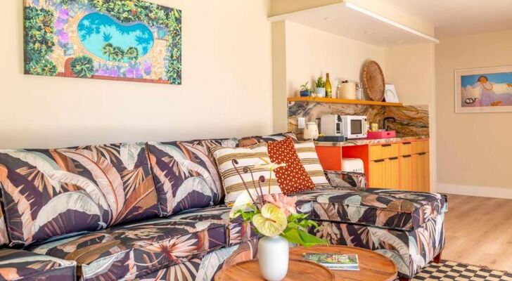 Wayfinder Waikiki - Voted Top 10 Best Hotels in Hawaii!