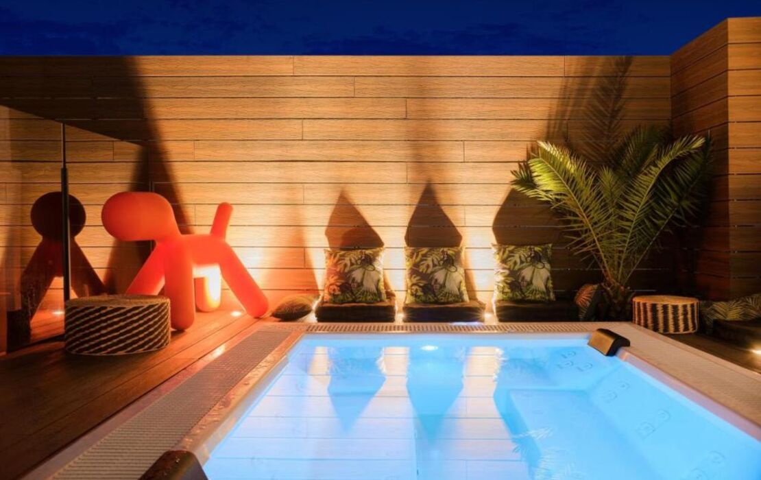 Elite Hotel - Gay Men Only