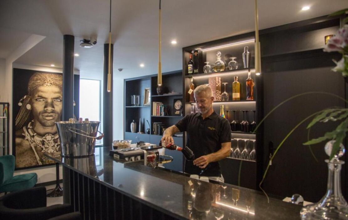 Elite Hotel - Gay Men Only