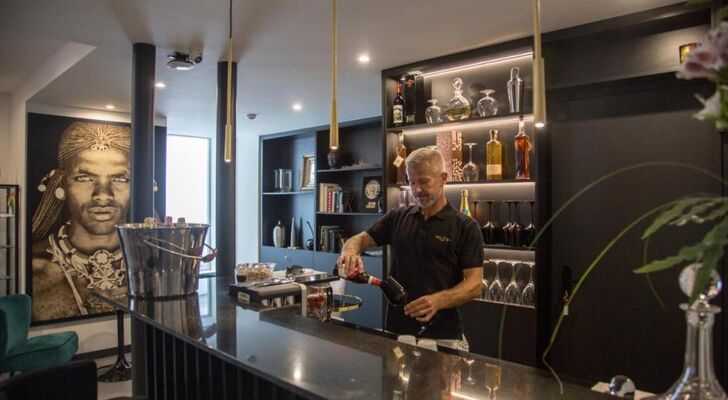 Elite Hotel - Gay Men Only