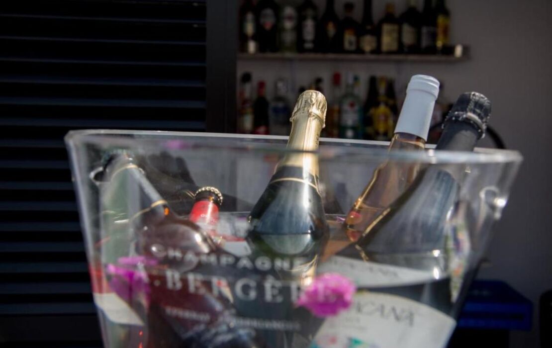 Elite Hotel - Gay Men Only