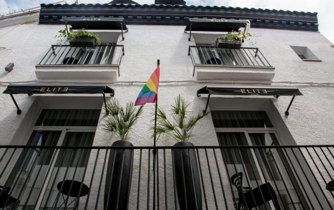 Elite Hotel - Gay Men Only