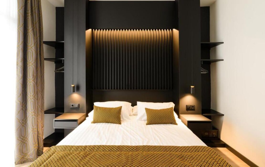 Elite Hotel - Gay Men Only