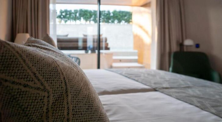 TenSuites - Adults Only