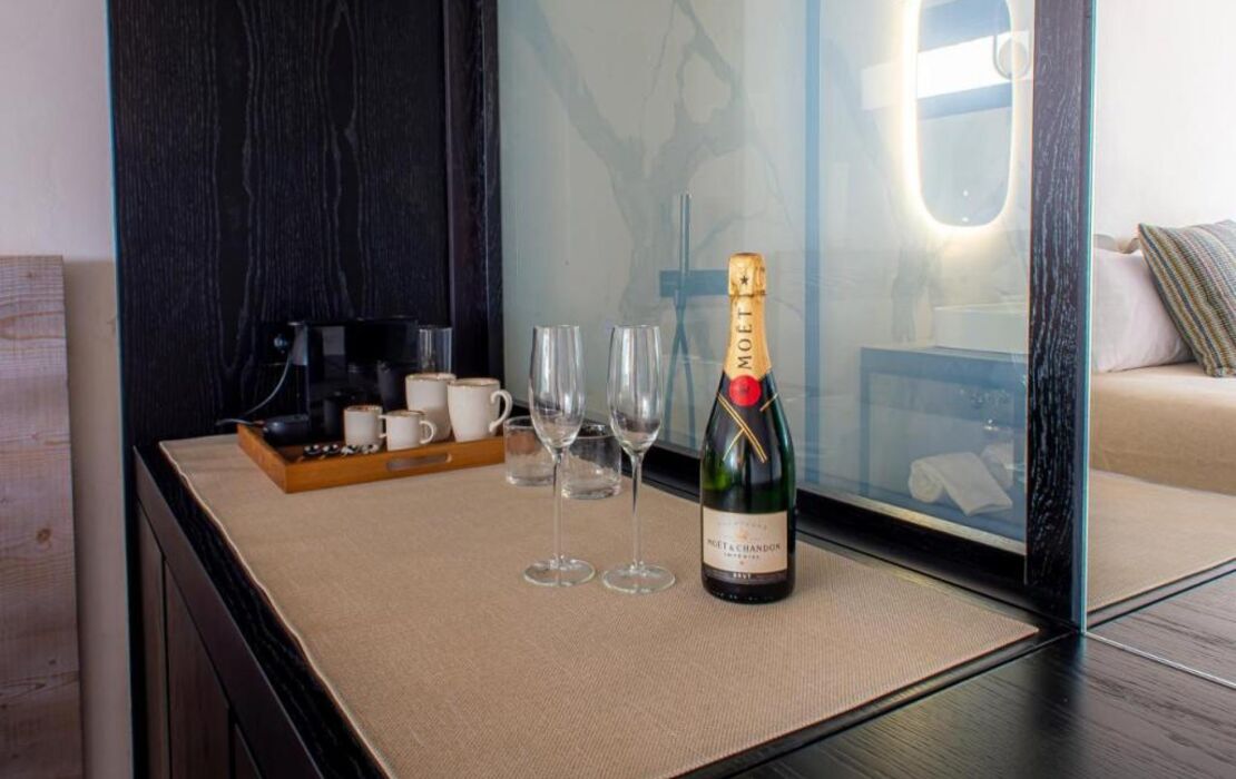 TenSuites - Adults Only