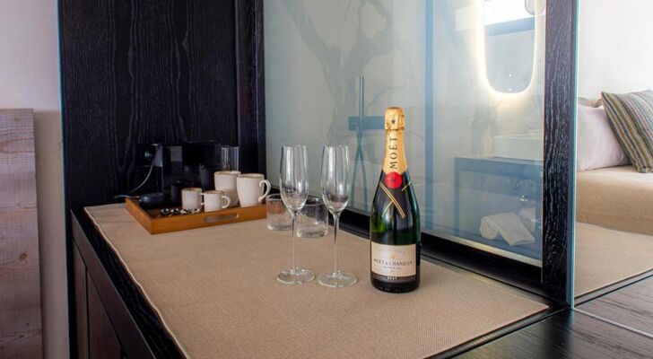 TenSuites - Adults Only