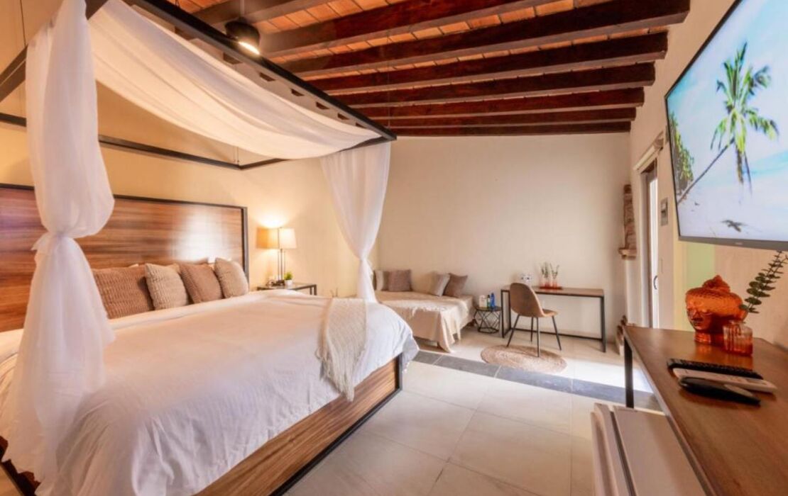 Casa Victoria Malecón - Adults Only