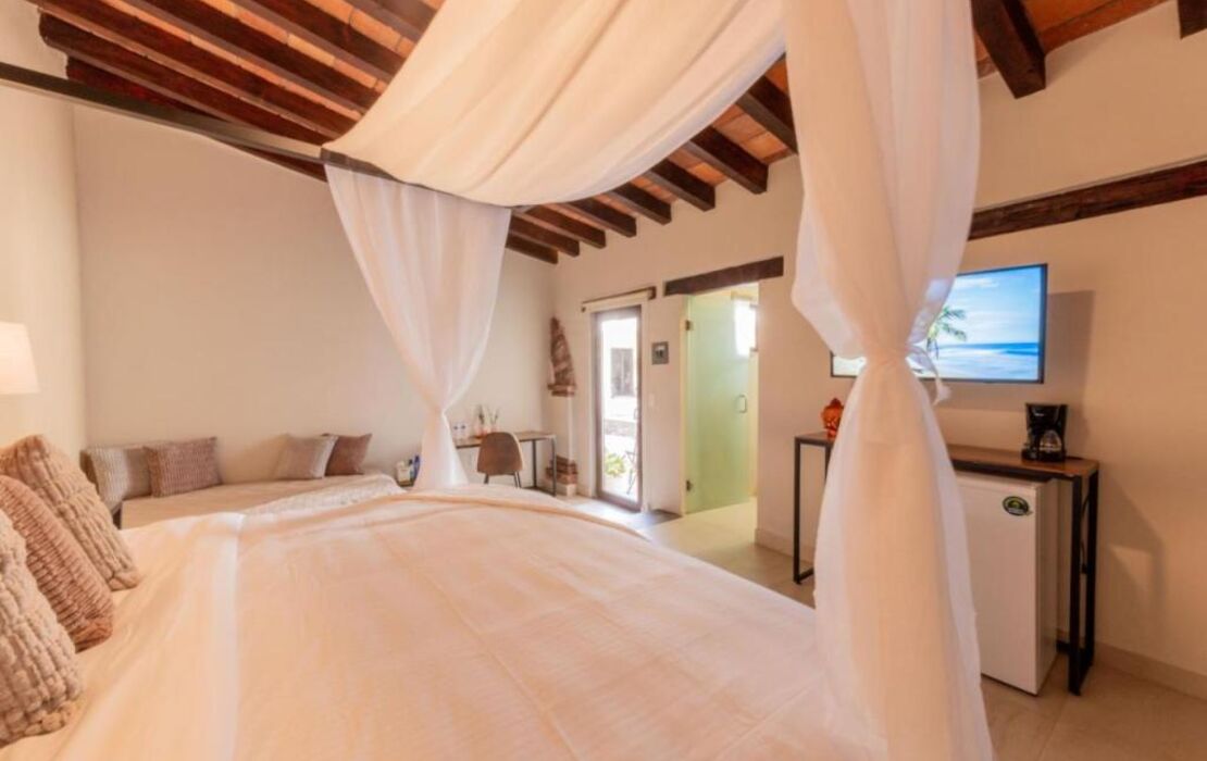 Casa Victoria Malecón - Adults Only