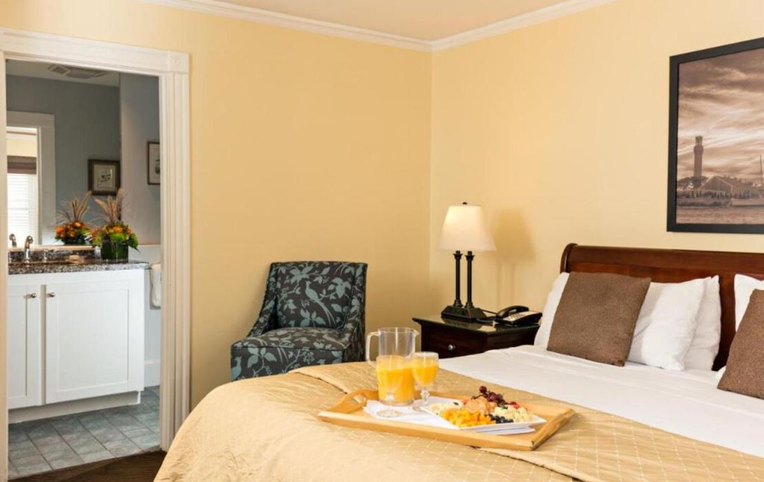 Crowne Pointe Historic Inn Adults Only