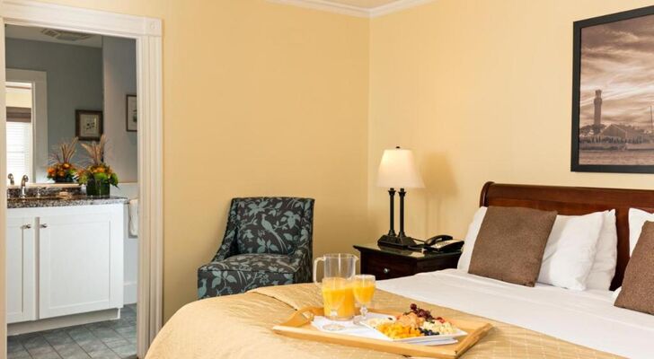 Crowne Pointe Historic Inn Adults Only