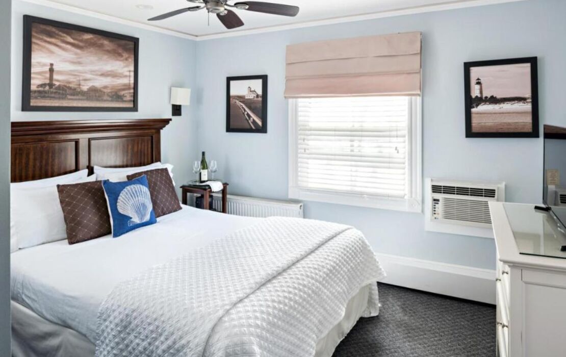 Crowne Pointe Historic Inn Adults Only