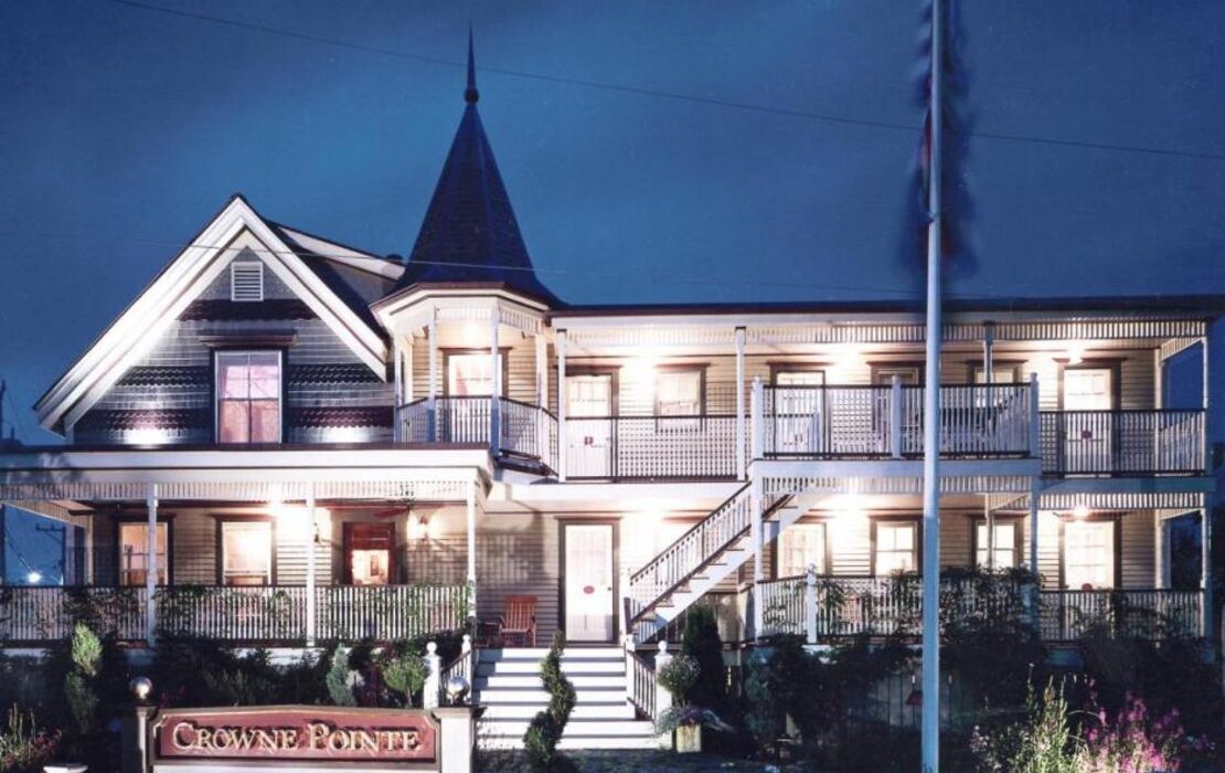 Crowne Pointe Historic Inn Adults Only