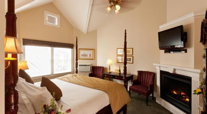 Crowne Pointe Historic Inn Adults Only