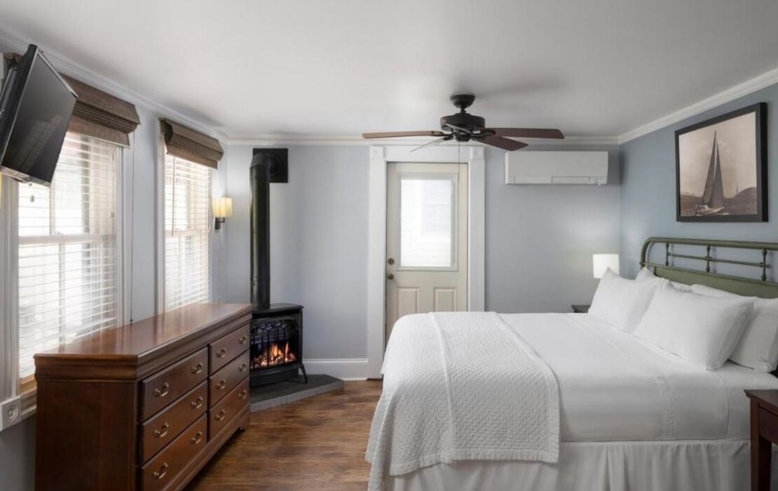 Crowne Pointe Historic Inn Adults Only