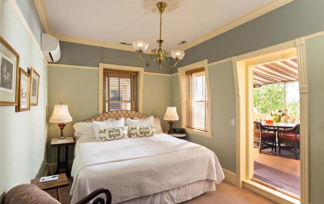 Brass Key Guesthouse Adults Only