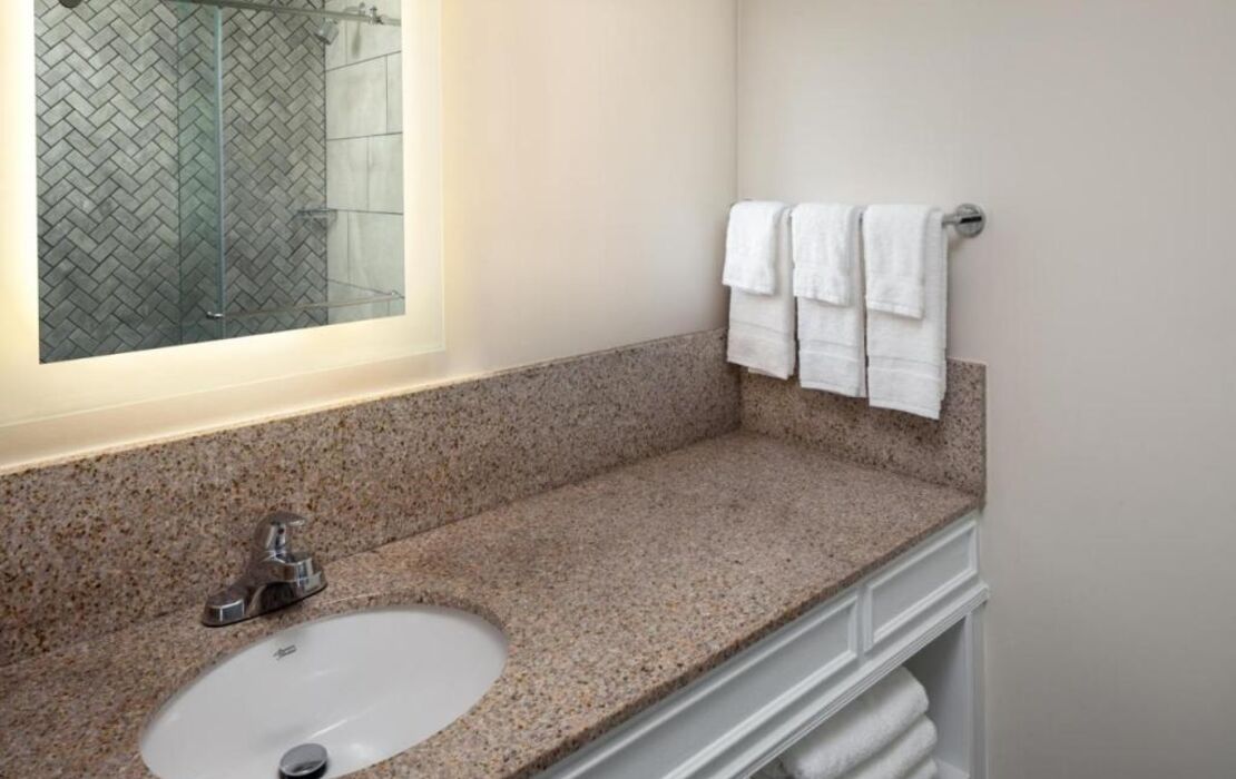 Surfside Hotel and Suites