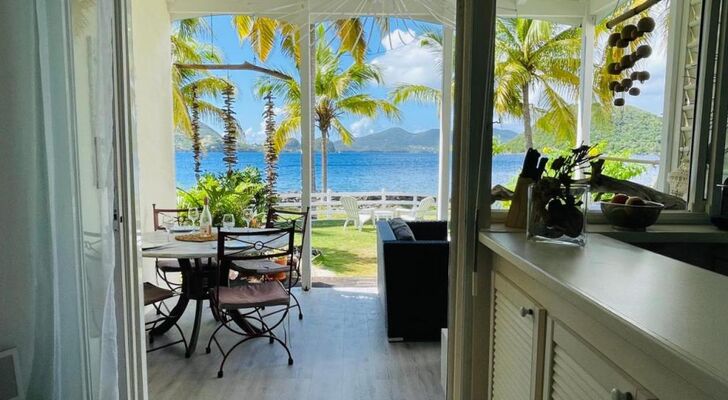 Blue Lagoon, cottage les pieds dans l eau