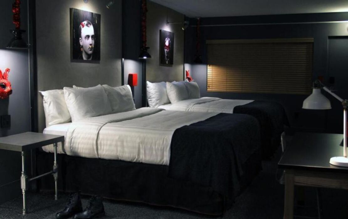 Hotel Gaythering - Gay Hotel - All Adults Welcome