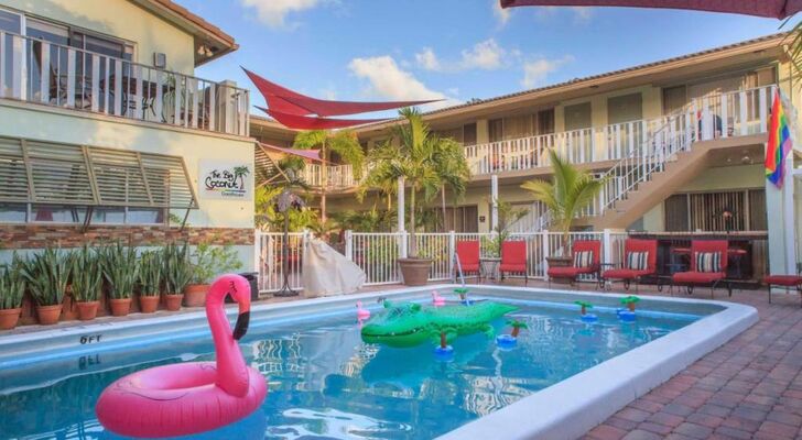 The Big Coconut Guesthouse - Gay Men's Resort