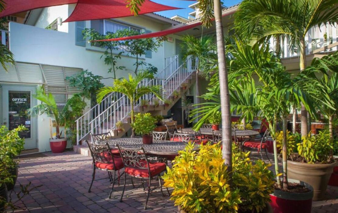 The Big Coconut Guesthouse - Gay Men's Resort