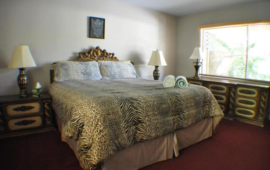 Vista Grande Resort - A Gay Men's Resort