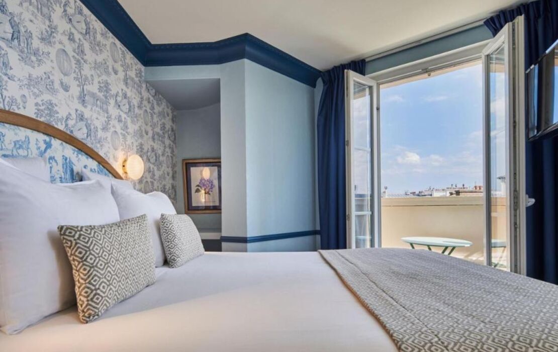 Hotel de Neuve by Happyculture