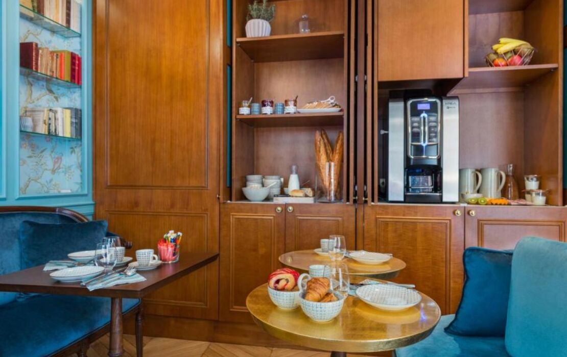 Hotel de Neuve by Happyculture