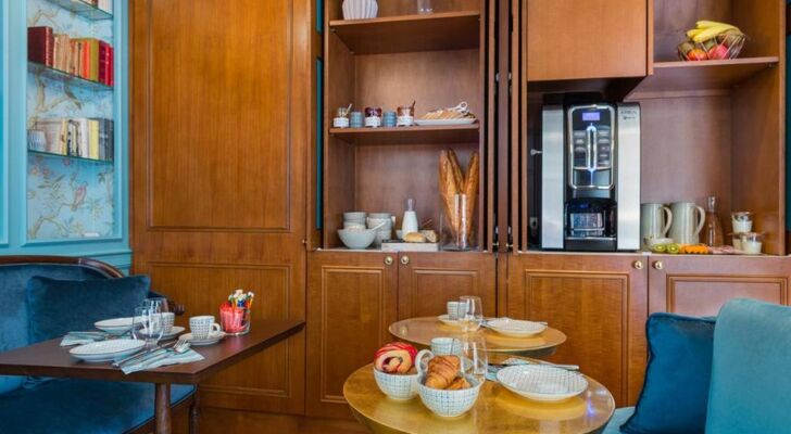 Hotel de Neuve by Happyculture