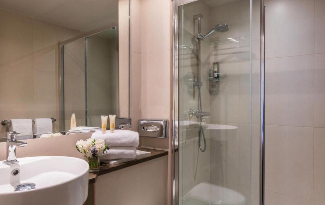 Hotel de Neuve by Happyculture