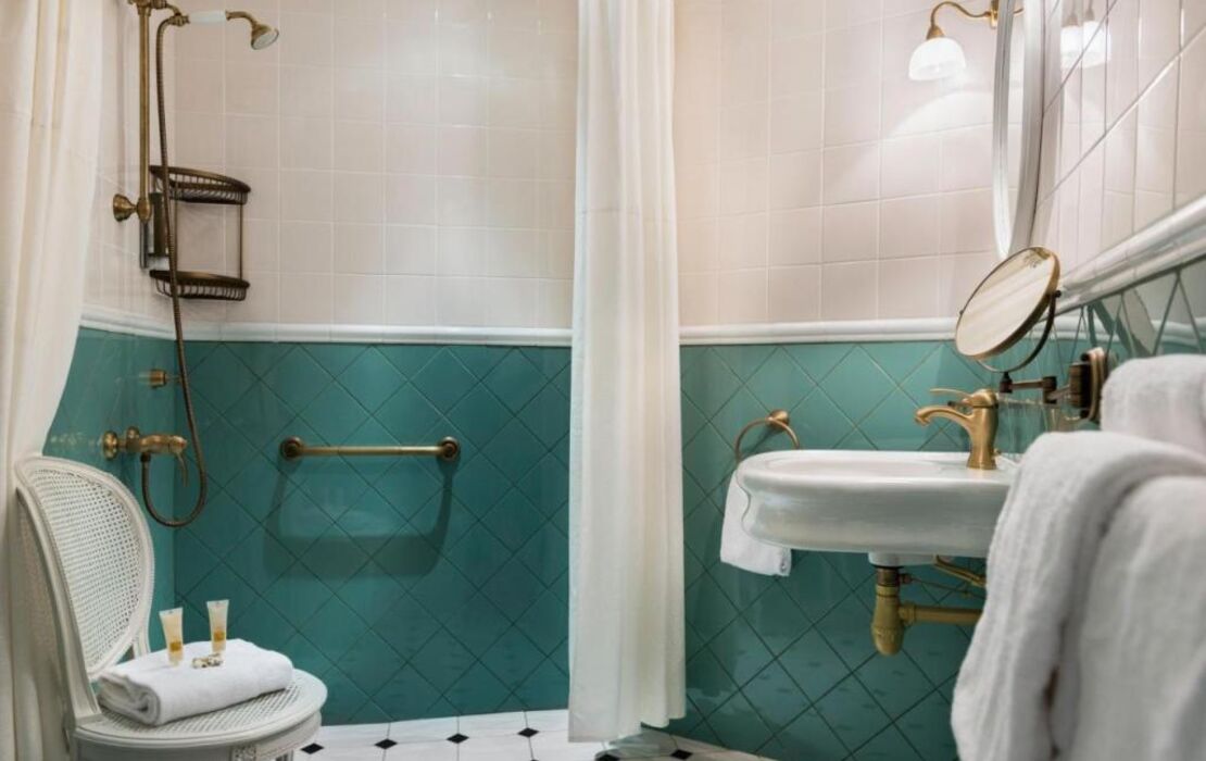 Hotel de Neuve by Happyculture